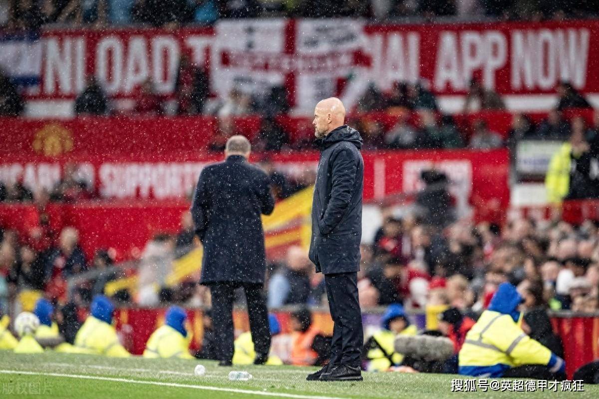 阿贾克斯老将伤退，主教练喊停比赛