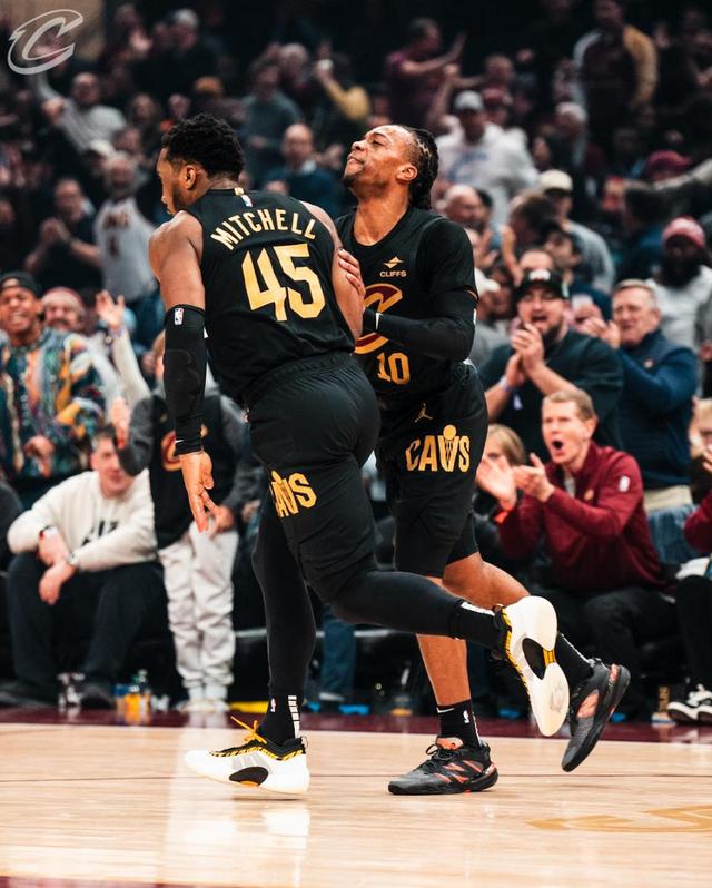 世俱杯决赛-关于凯尔特人队在关键时刻逆转形势，击败对手取得胜利的信息