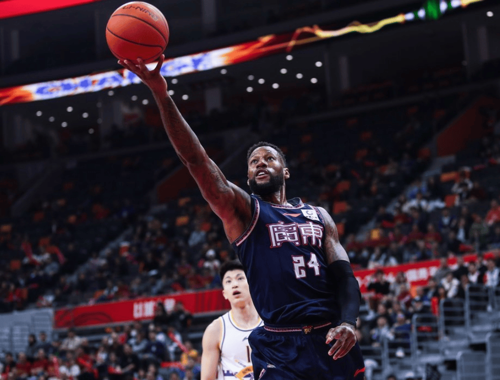 包含猛龙队宣布签下新外援，增加外线实力的词条