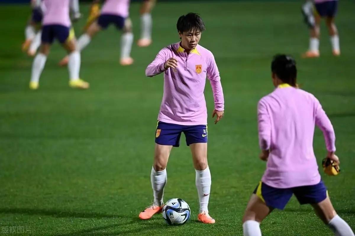 中国女足表现稳健，在比赛中展现实力的简单介绍