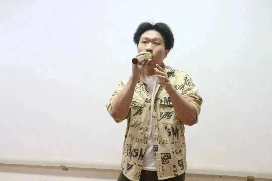 世俱杯参赛资格-瑞士选手闪耀舞台，赢得掌声