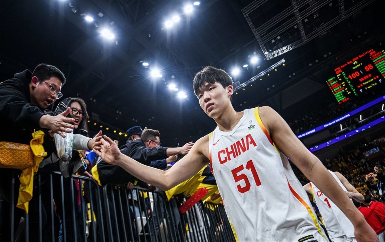 英雄赛场！球员们全力拼搏争胜