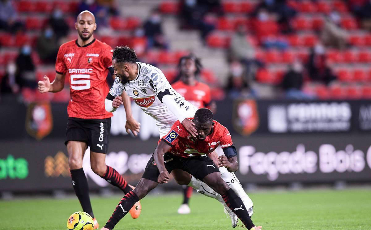 包含蒙彼利埃足球队在场上出色夺冠的词条