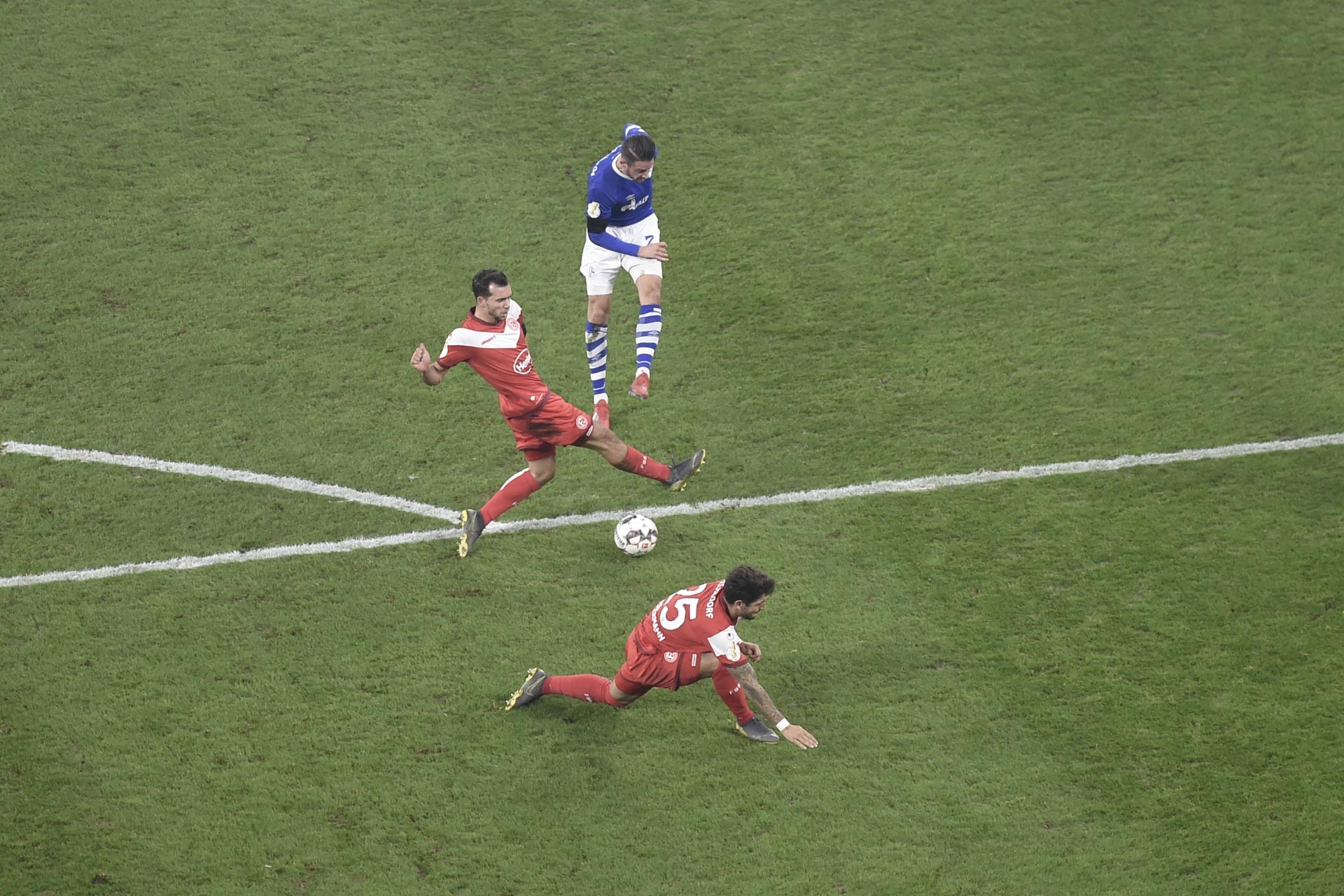 世俱杯2025-不莱梅将迎战沙尔克，胜利之路受阻