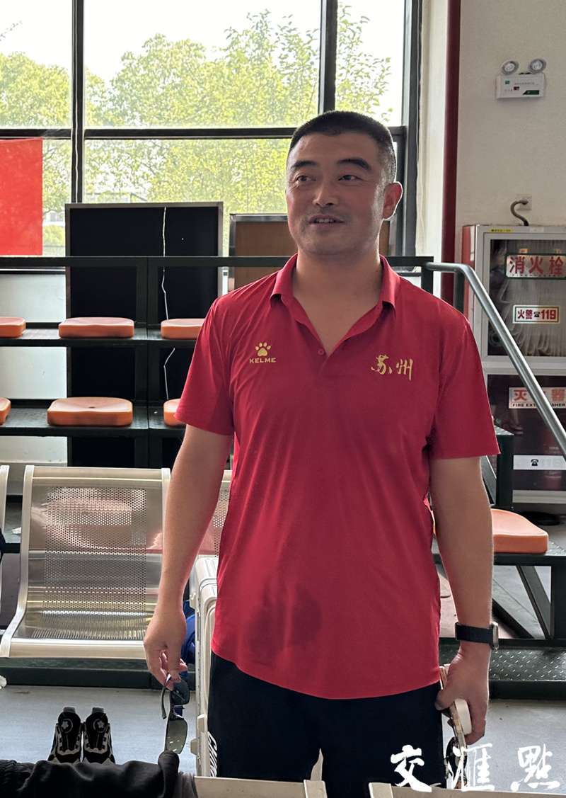 激励球员士气的教练风采独特