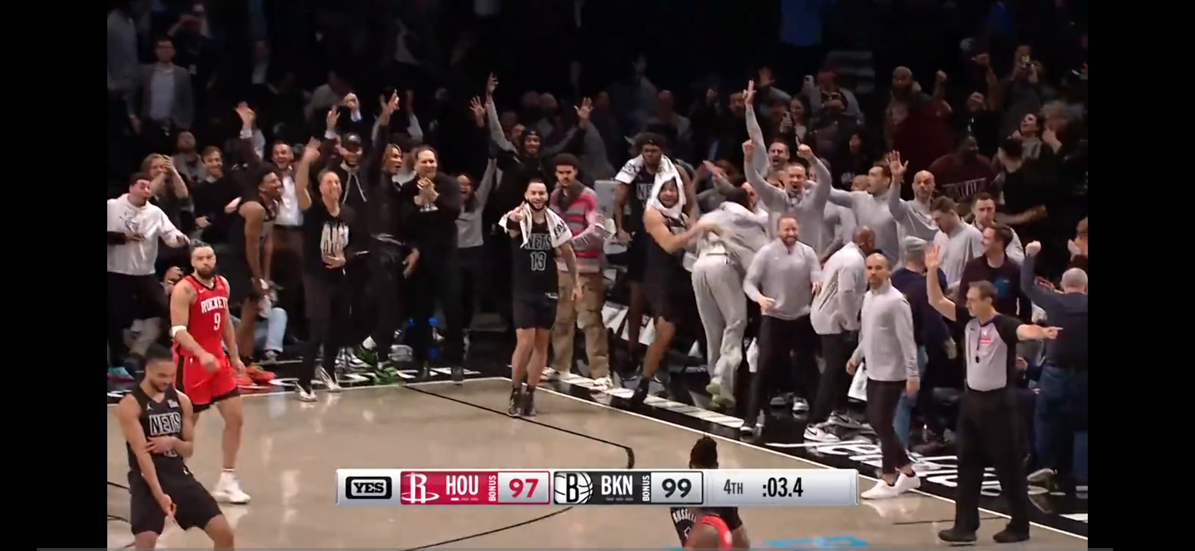 世俱杯参赛资格-包含精彩瞬间回放，球员们拼尽全力的场面震撼的词条