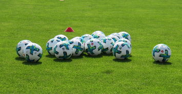 世俱杯冠军-恩菲尔德锋线组合默契，世俱杯争冠实力凸显