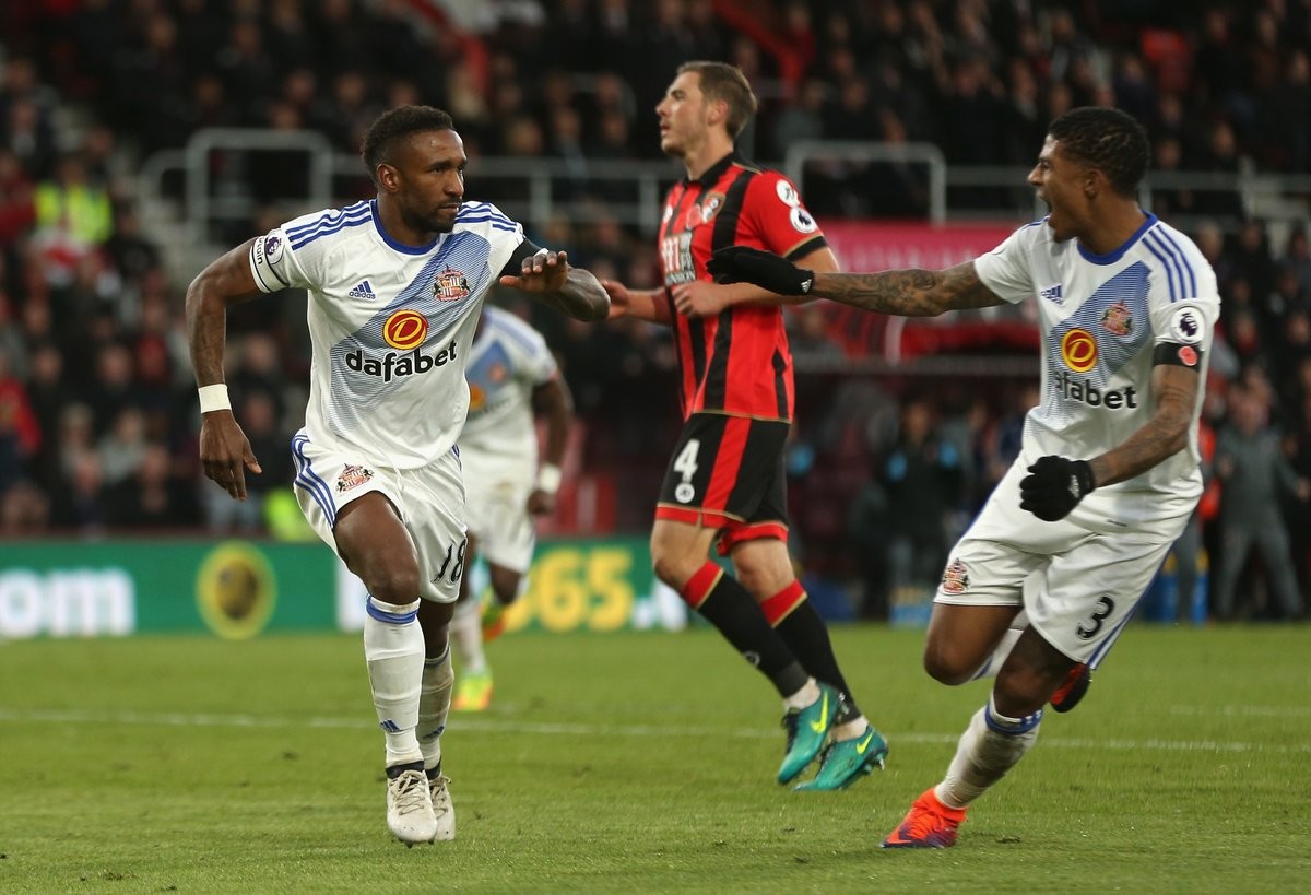 包含桑德兰大逆转客场重回保级行列的词条