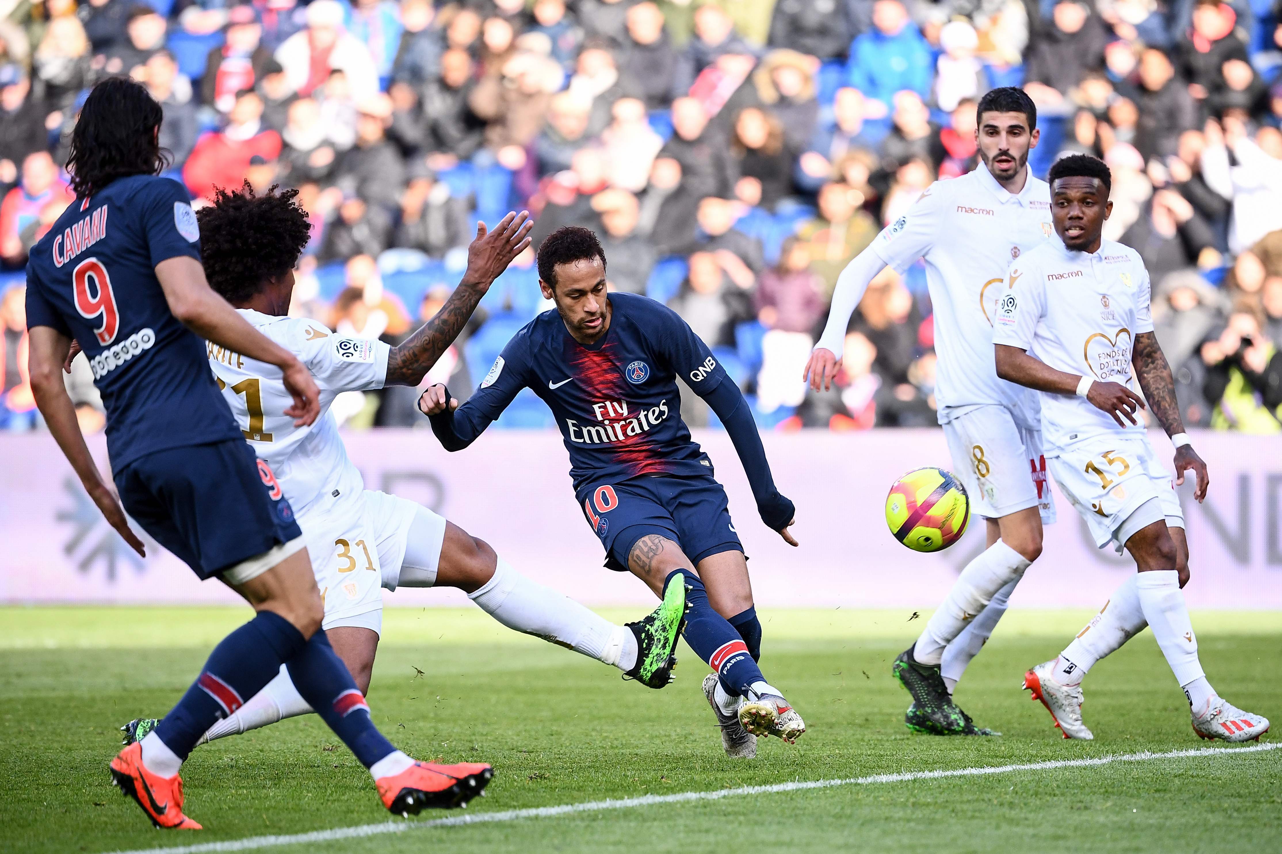 巴黎圣日耳曼连线全新赛季，豪取五连胜