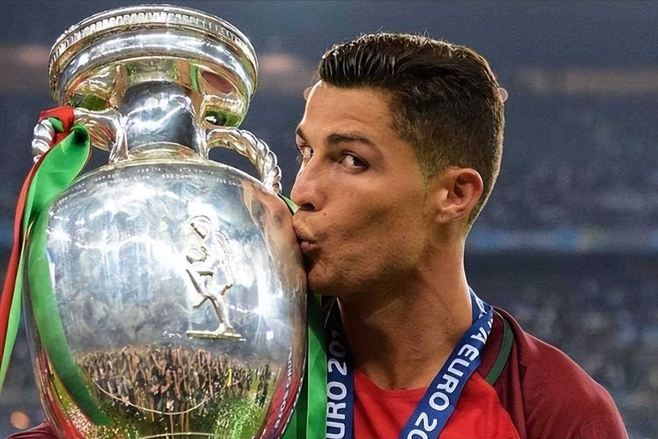 葡萄牙队在欧洲杯资格赛中再次登顶！