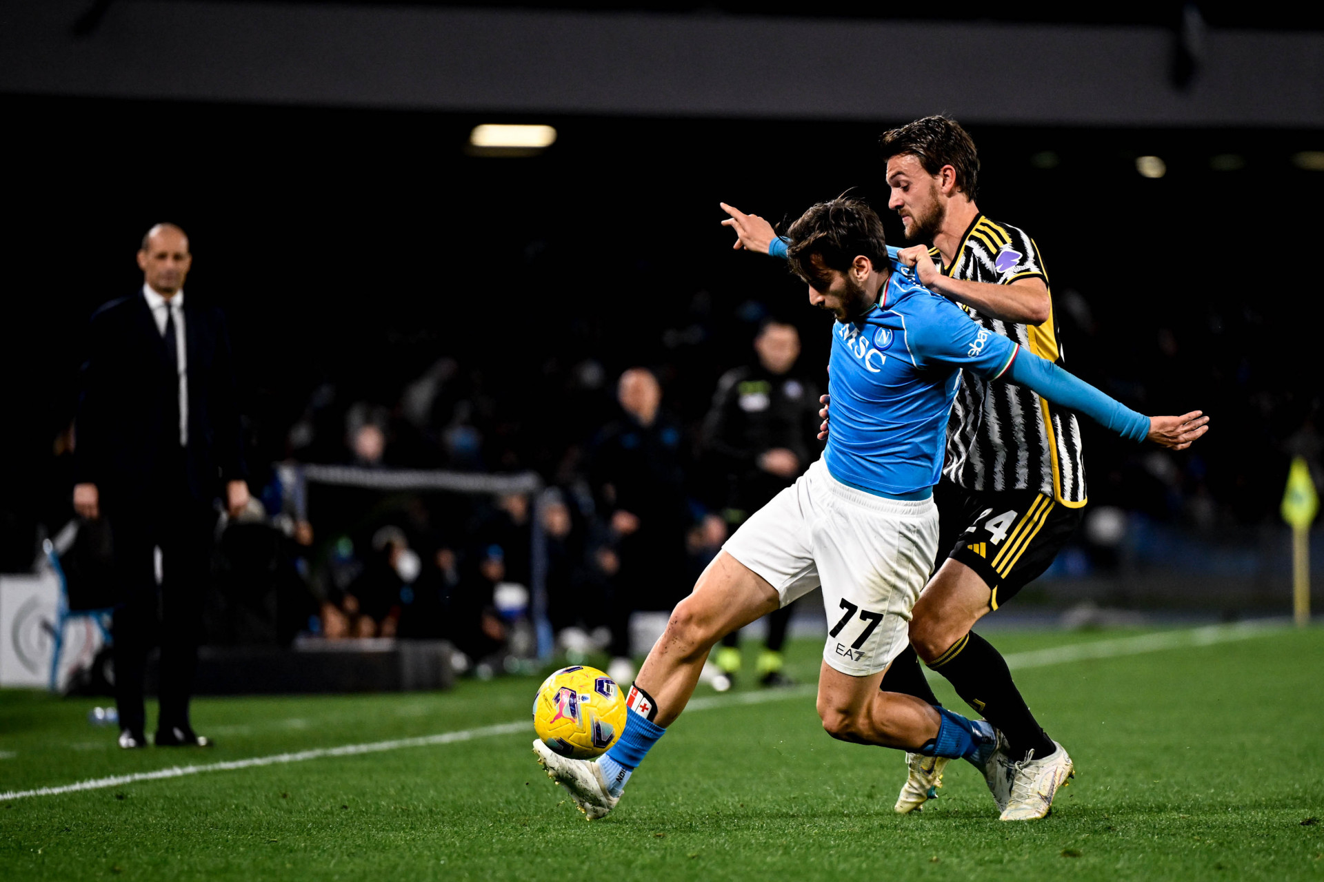 世俱杯官网-尤文图斯客场战平那不勒斯，胜局仍未到