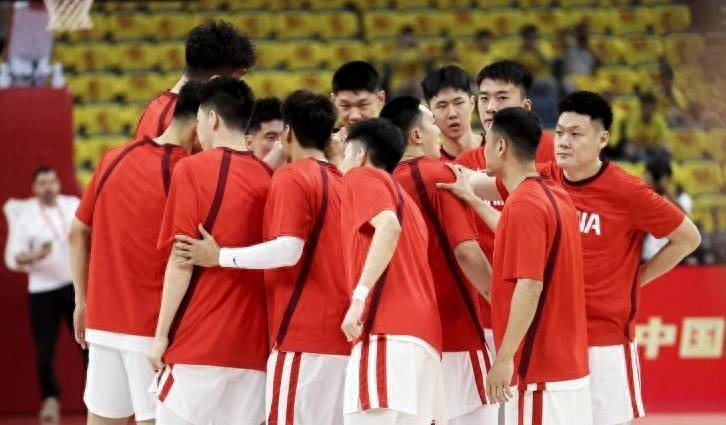 关键时刻球员出色发挥，带领球队取胜