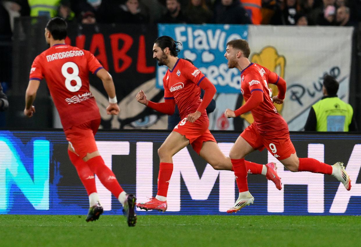 世俱杯决赛-意大利足球盛会:佛罗伦萨击败对手斩获胜利