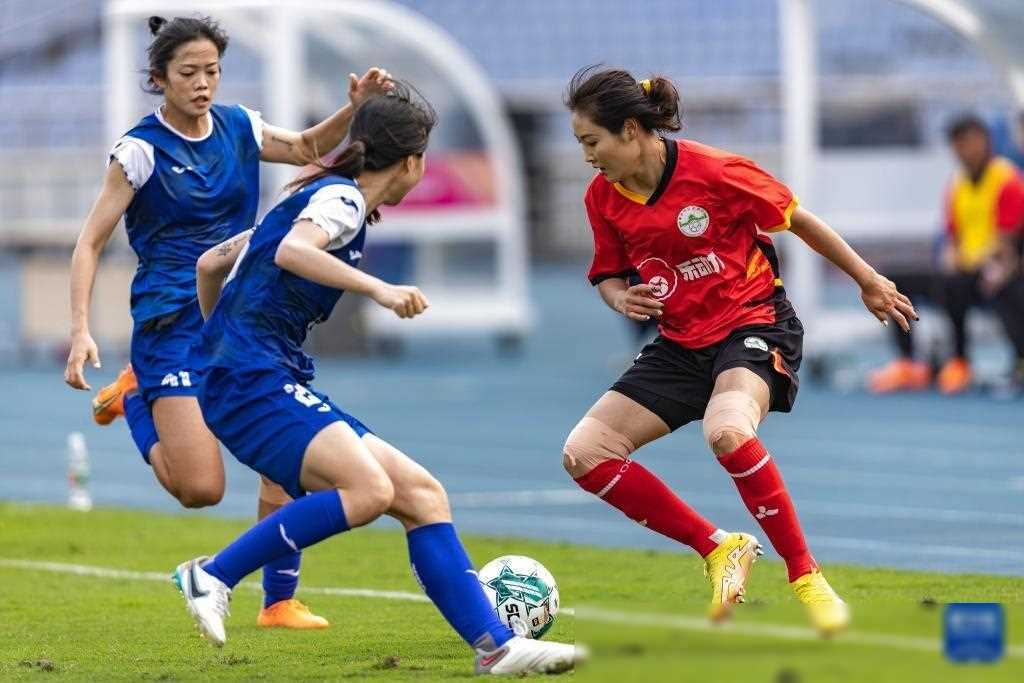 中国女足比赛打破记录，成为赛场上的一道亮丽风景线