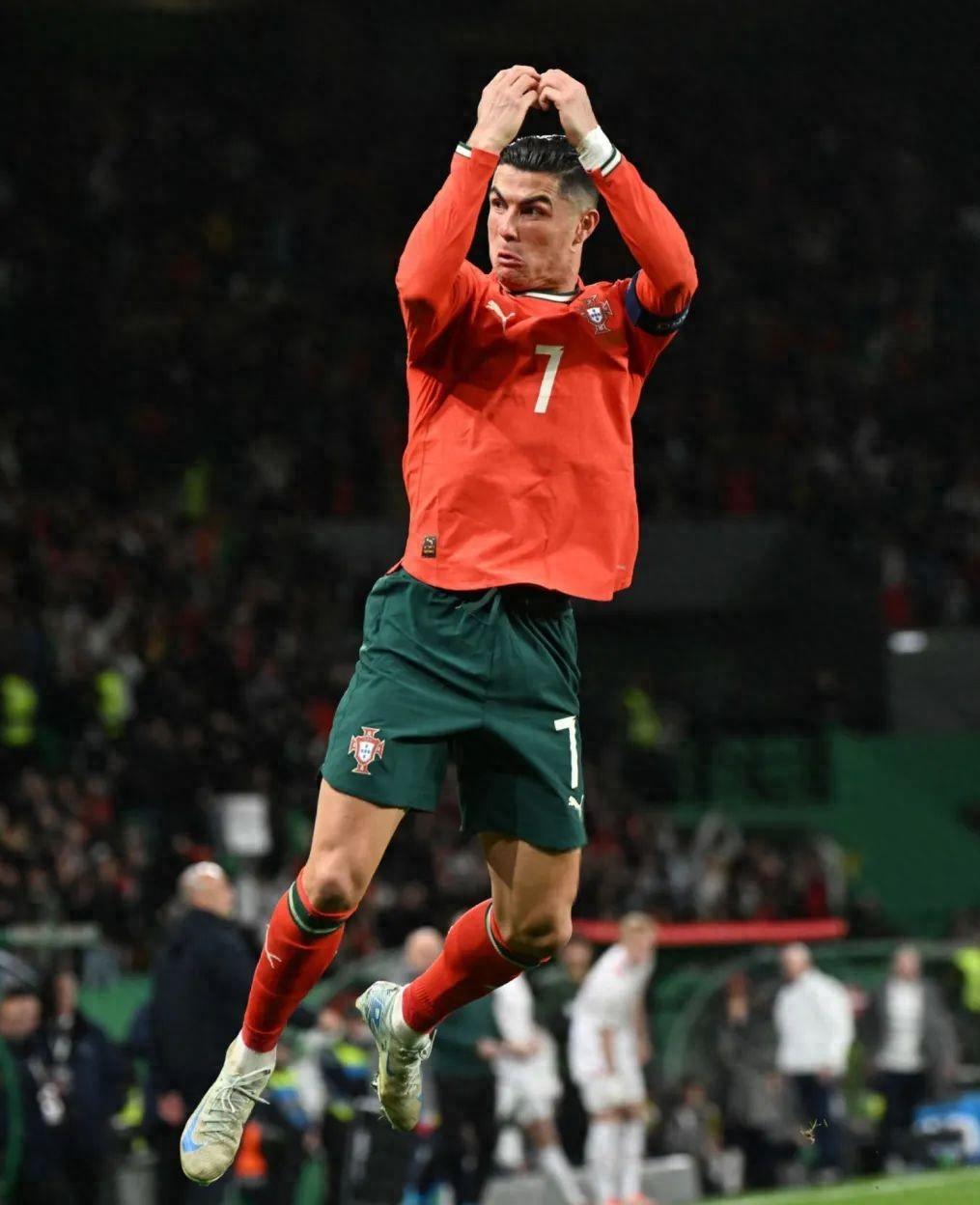 曼联客场逆转成功，发挥抢眼