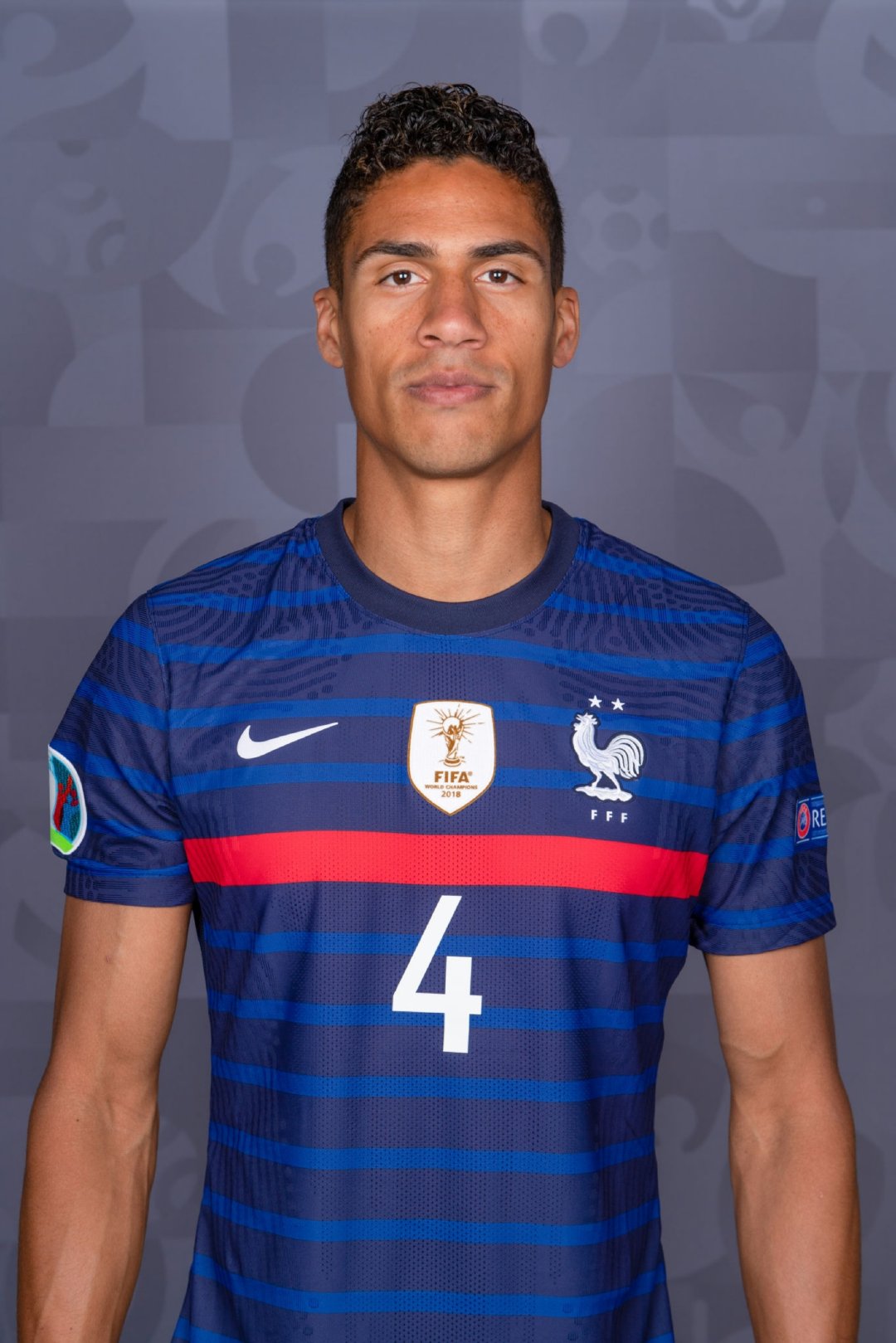 包含皇家马德里后卫瓦拉内激烈对抗，场上硝烟弥漫胜利不失的词条