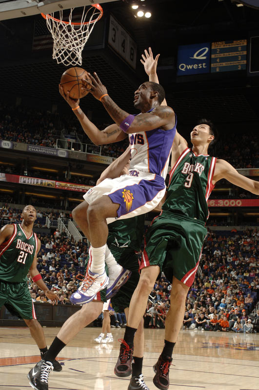 世俱杯决赛-热火队主场战胜雄鹿队，球队气势如虹的简单介绍