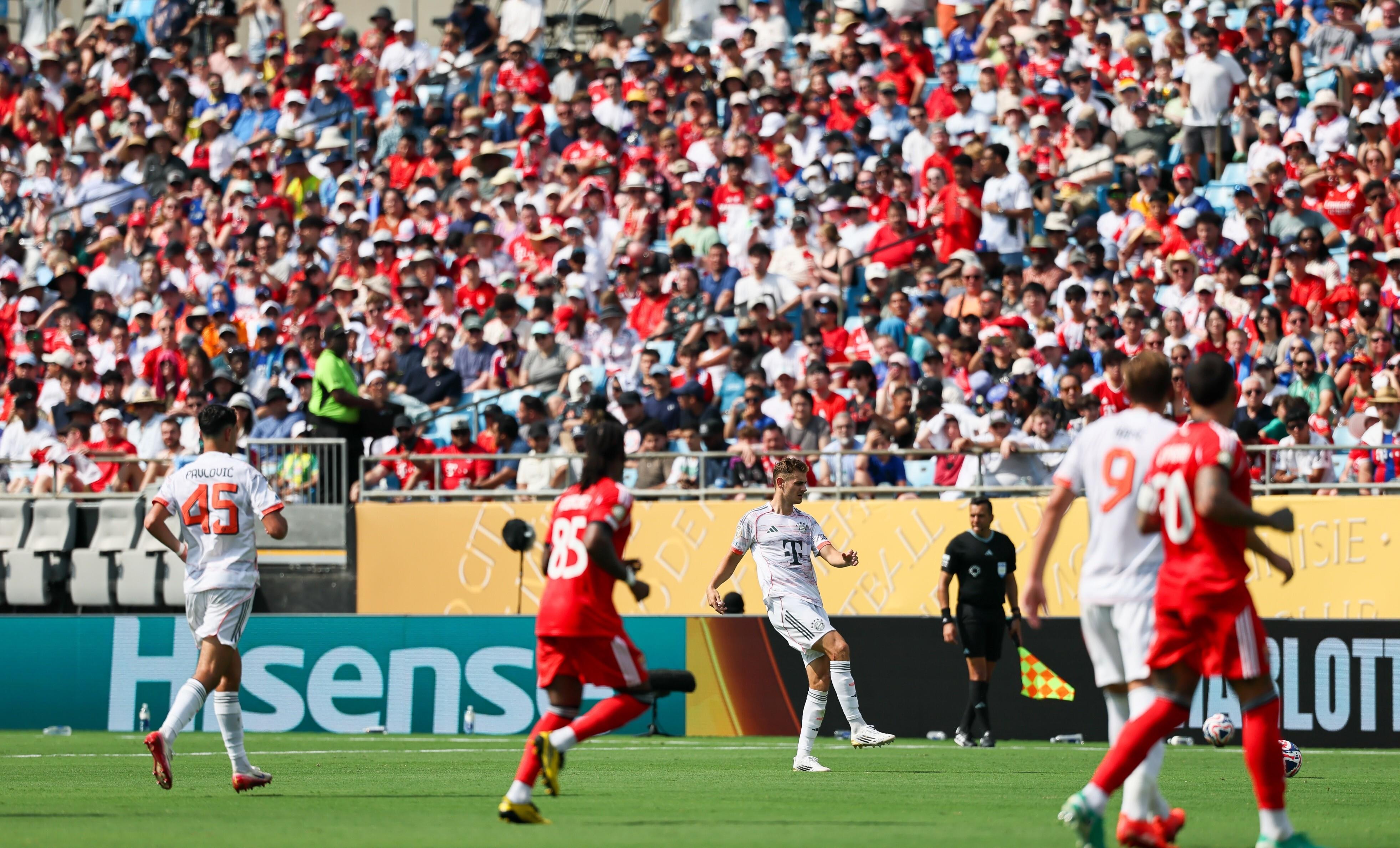 拜仁慕尼黑主场大胜，小组出线形势看好