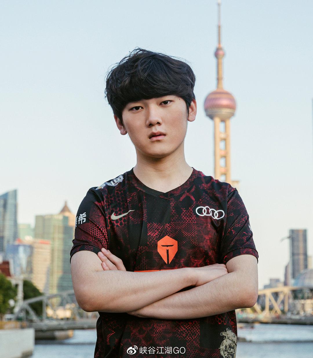 FLY轻取TES，ShowMaker线上压制力十足宿敌对决入围赛，点燃全场激情