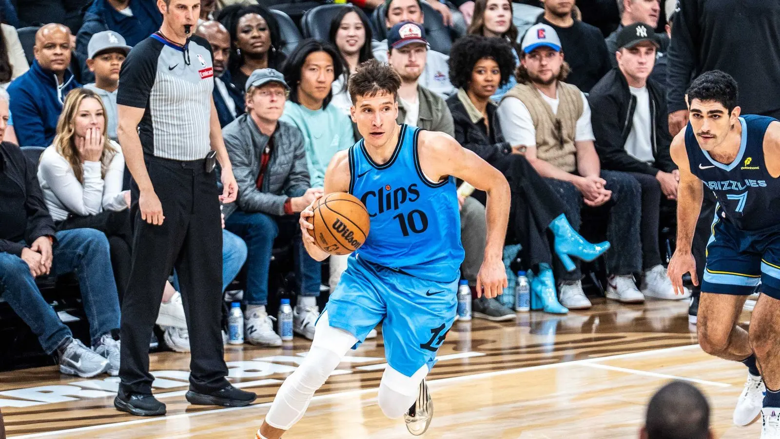 快船队新教练拜伦-斯科特带队取得好成绩的简单介绍