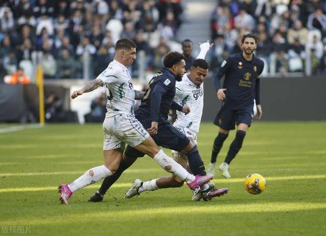 比赛中球队实力碰撞产生火花