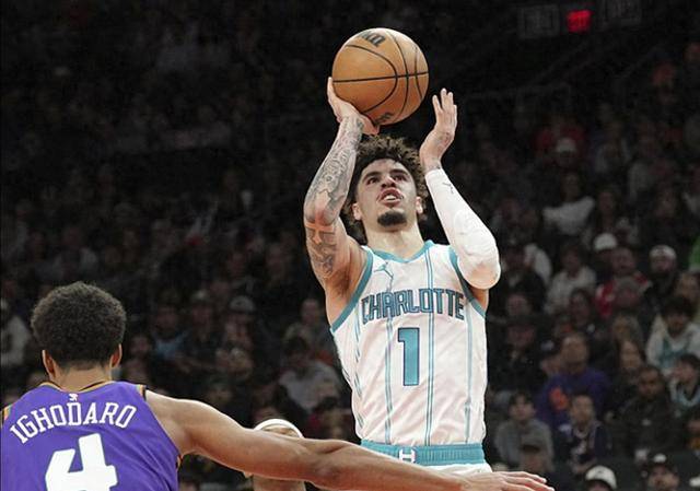 太阳在主场击败黄蜂，取得赛季第一胜