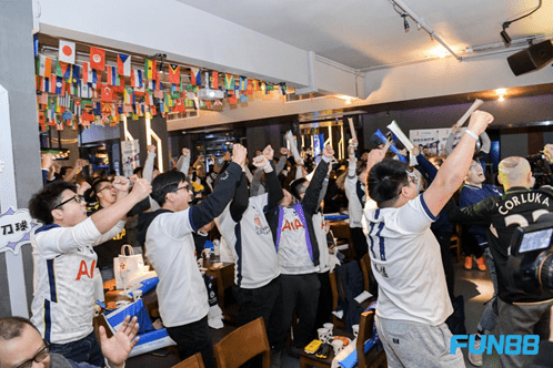 世俱杯冠军-球场上的热血对决，谁能脱颖而出？