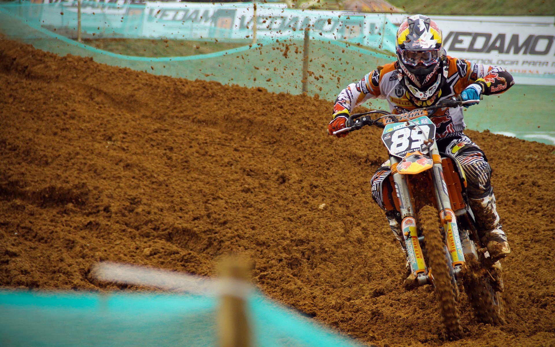 世俱杯参赛资格-2026世界杯焦点战，皇马双星连续得分，巴西压制乌拉圭迎晋级